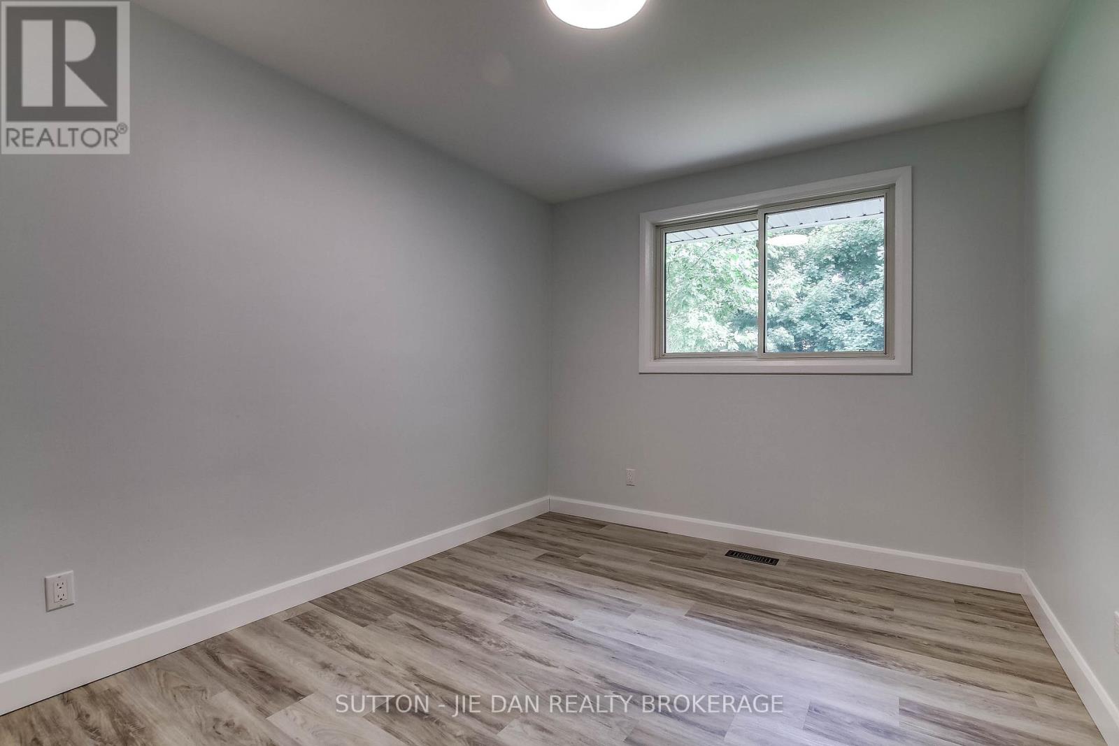 42 Wenlock Crescent, London North, Ontario  N6G 3B6 - Photo 20 - X12319138