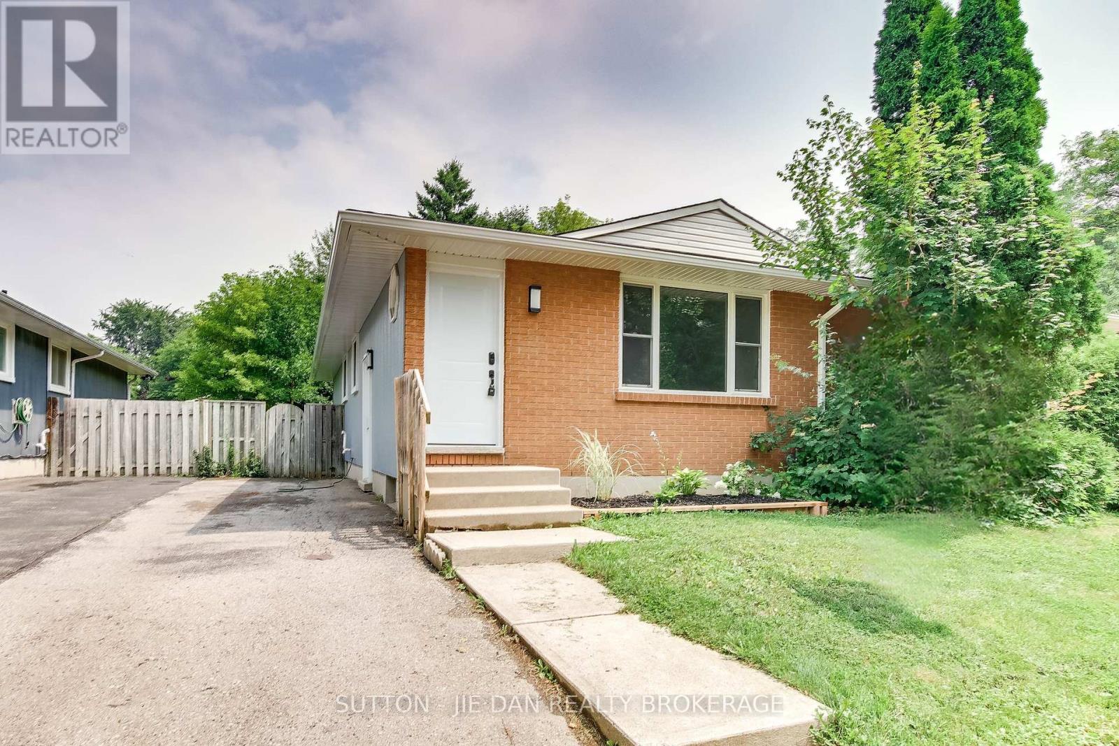 42 WENLOCK CRESCENT, London North, Ontario