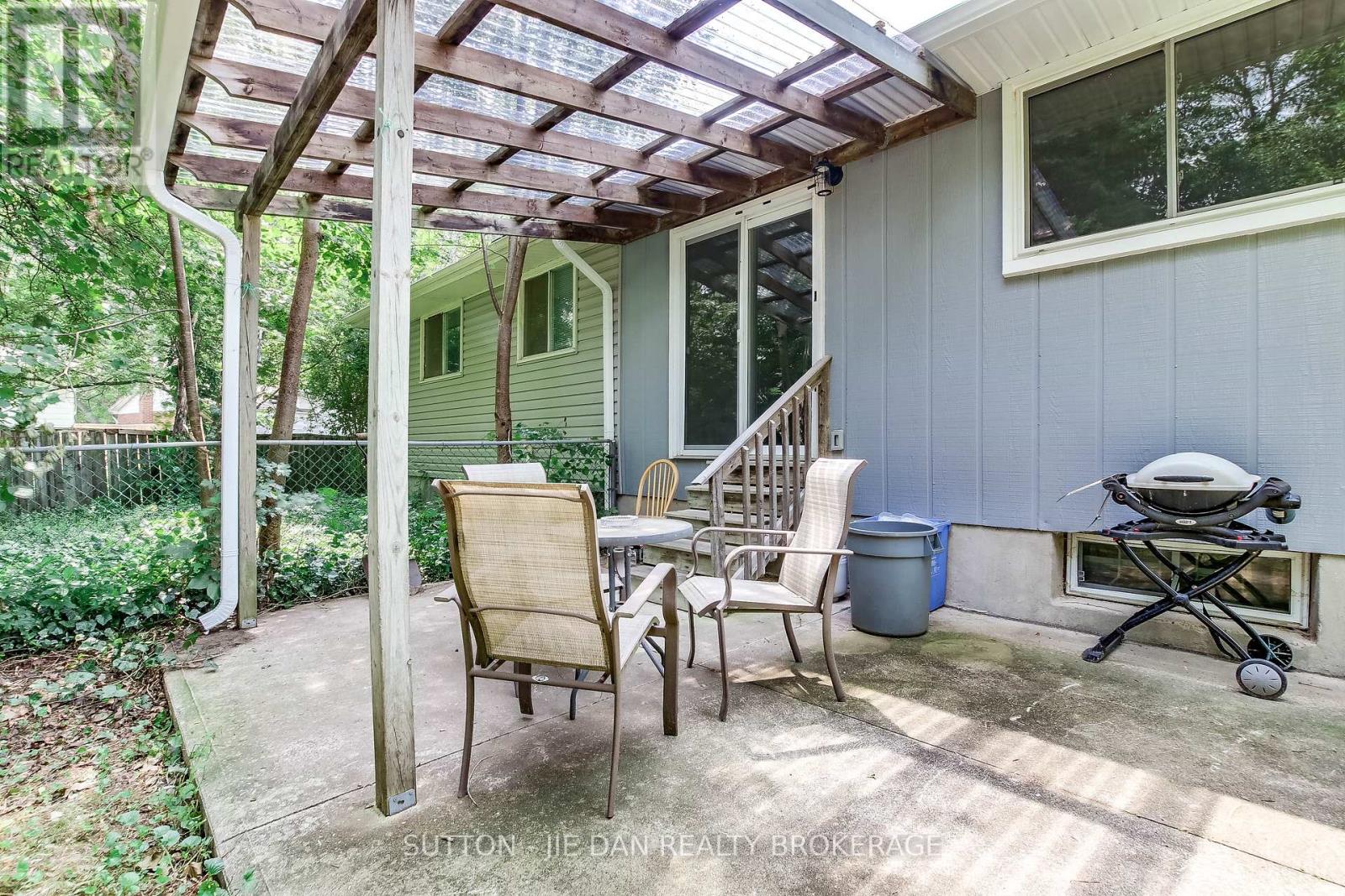 42 Wenlock Crescent, London North, Ontario  N6G 3B6 - Photo 19 - X12319138