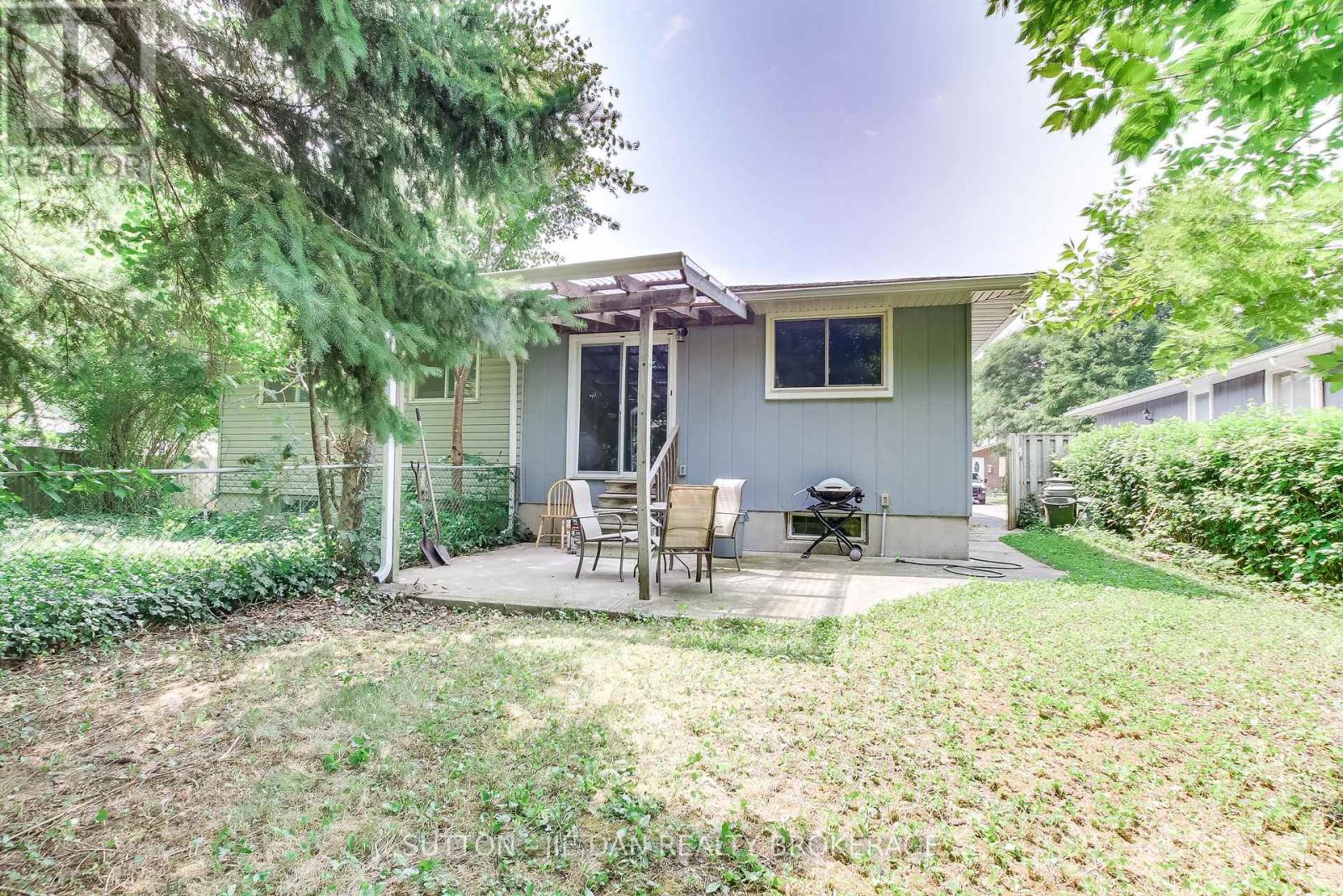 42 Wenlock Crescent, London North, Ontario  N6G 3B6 - Photo 18 - X12319138