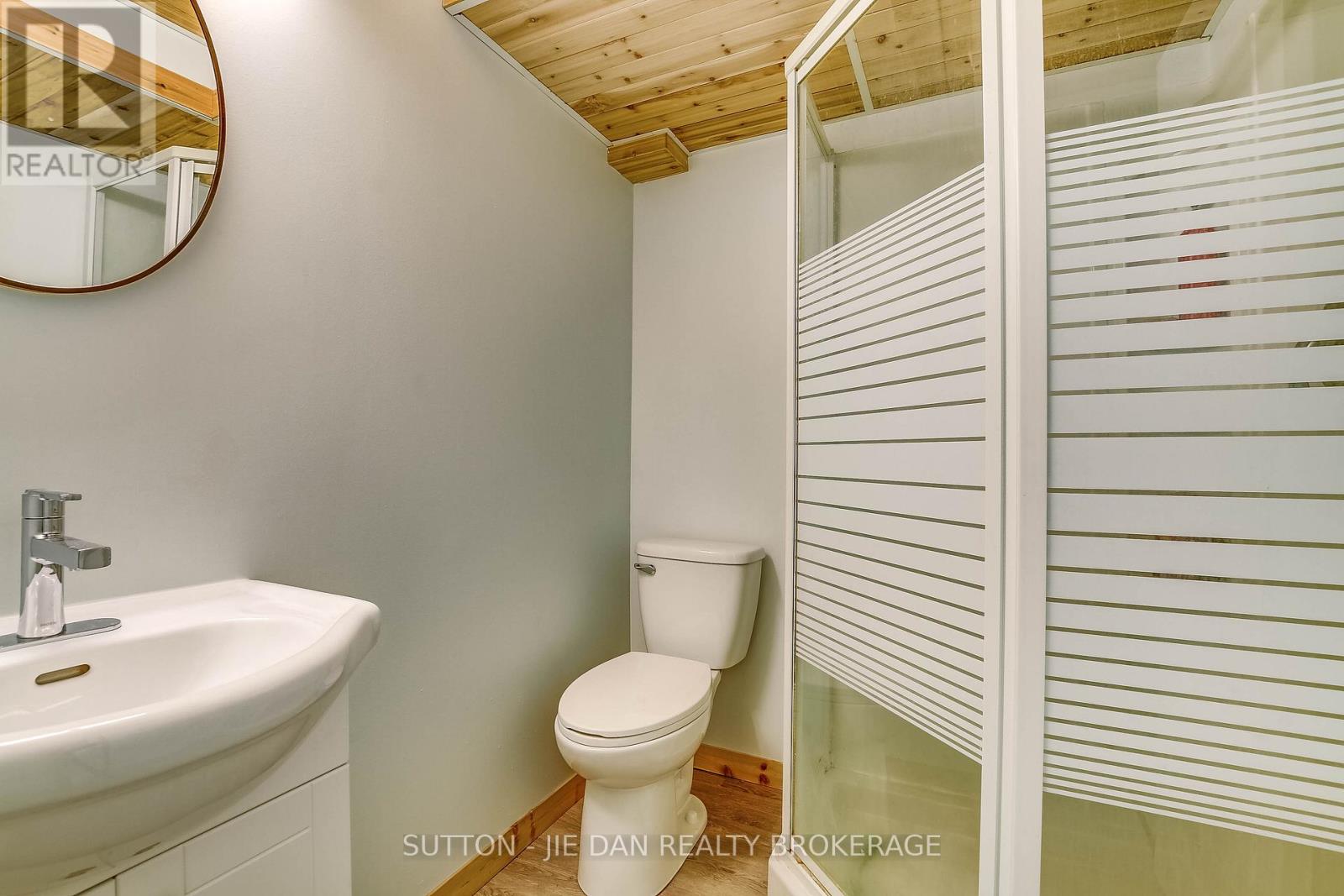 42 Wenlock Crescent, London North, Ontario  N6G 3B6 - Photo 12 - X12319138