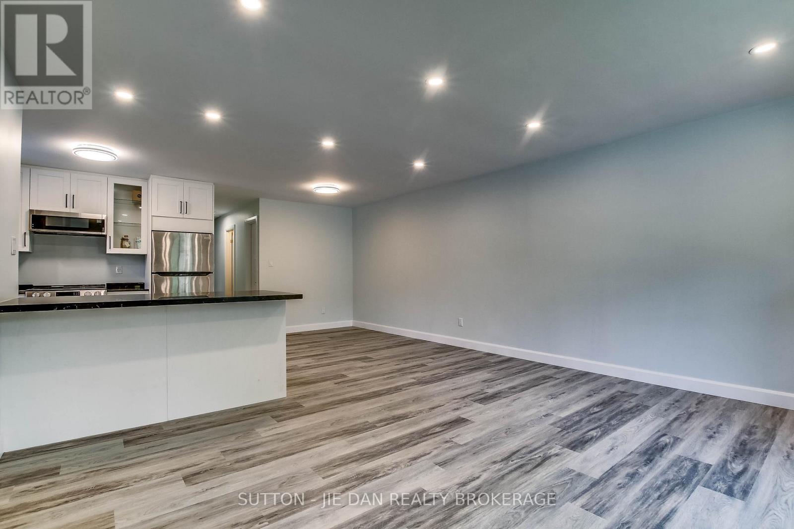 42 Wenlock Crescent, London North, Ontario  N6G 3B6 - Photo 3 - X12319138