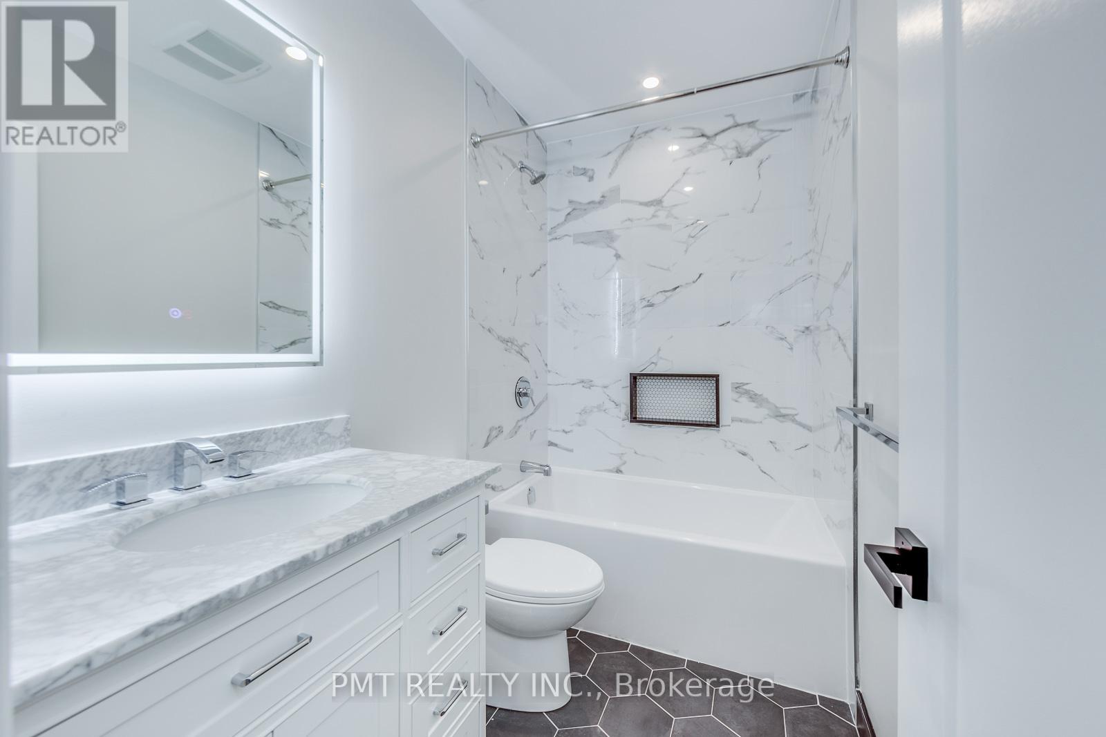 B - 17 Lockwood Road, Toronto, Ontario  M4L 3M7 - Photo 10 - E12578472