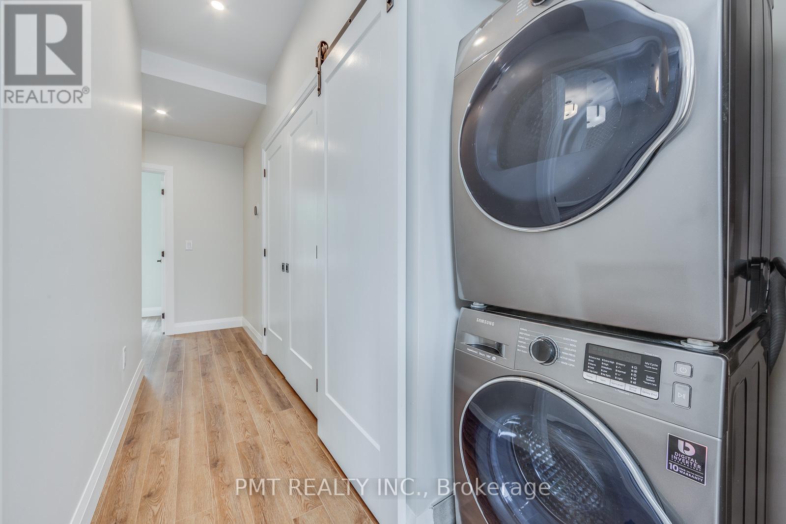 B - 17 Lockwood Road, Toronto, Ontario  M4L 3M7 - Photo 11 - E12578472