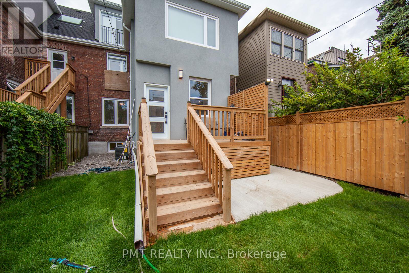 B - 17 Lockwood Road, Toronto, Ontario  M4L 3M7 - Photo 2 - E12578472