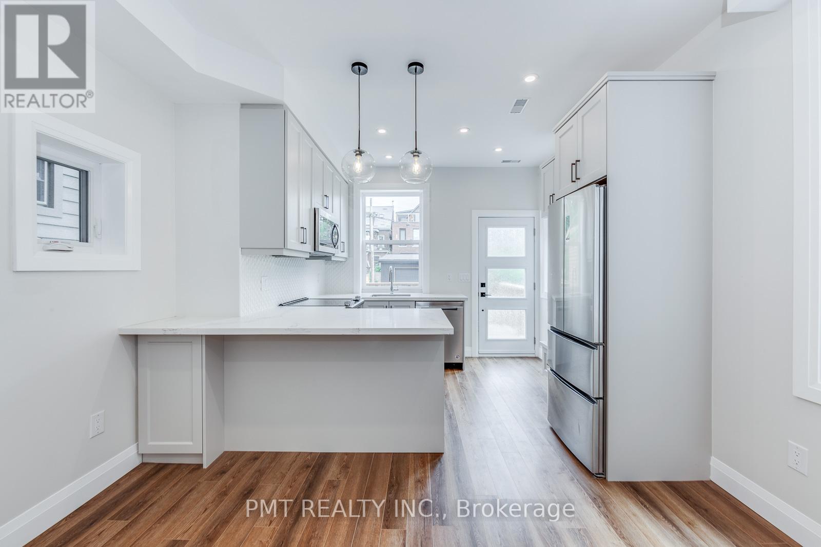 B - 17 Lockwood Road, Toronto, Ontario  M4L 3M7 - Photo 3 - E12578472