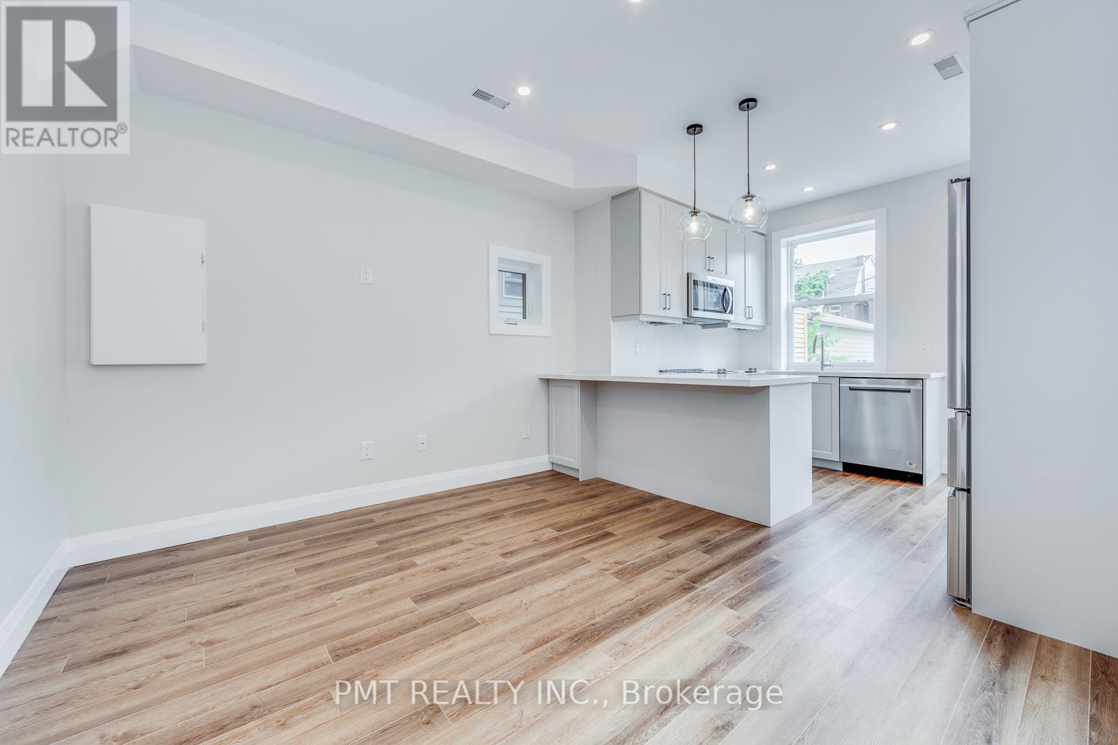 B - 17 Lockwood Road, Toronto, Ontario  M4L 3M7 - Photo 4 - E12578472