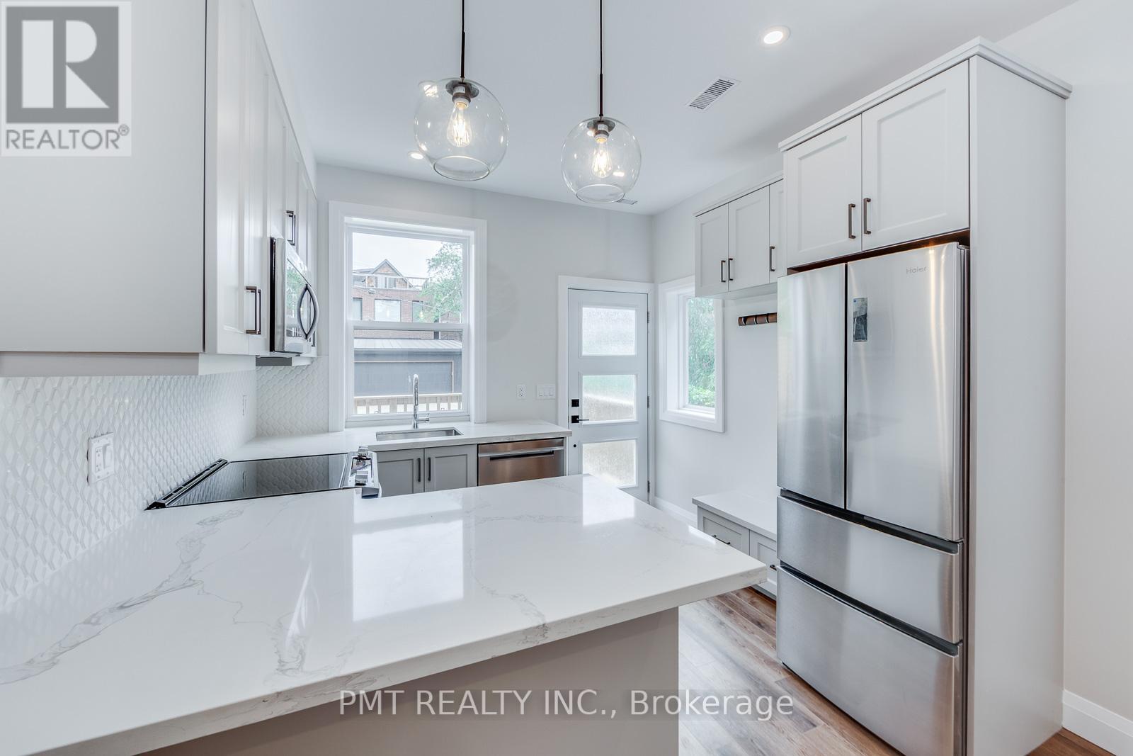 B - 17 Lockwood Road, Toronto, Ontario  M4L 3M7 - Photo 5 - E12578472