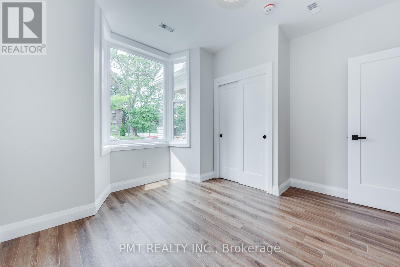 B - 17 Lockwood Road, Toronto, Ontario  M4L 3M7 - Photo 7 - E12578472