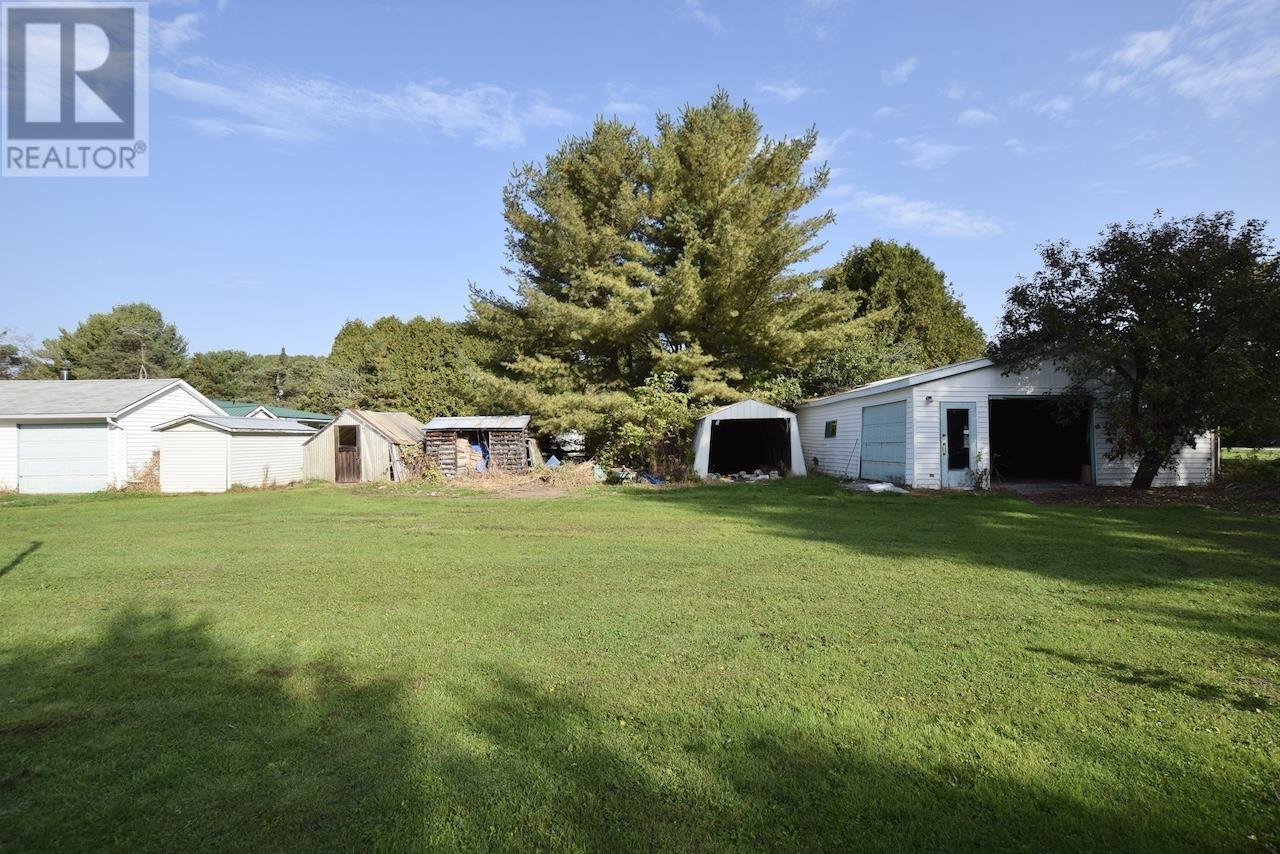 3 Eastman Rd, Blind River, Ontario  P0R 1B0 - Photo 4 - SM253294