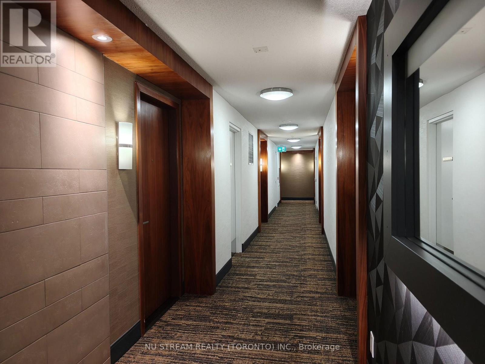 801 - 39 Galleria Parkway, Markham, Ontario  L3T 0A6 - Photo 2 - N12578486