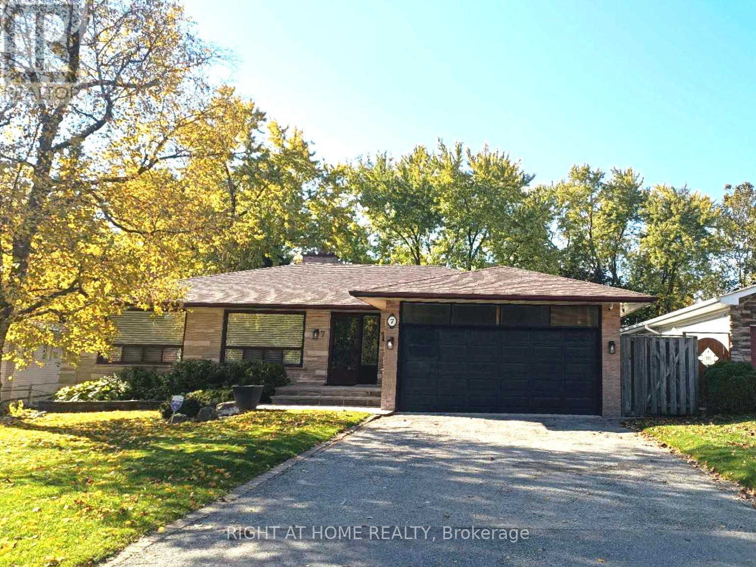 Lower Unit - 7 Warlock Crescent, Toronto, Ontario  M2K 2H8 - Photo 18 - C12545436