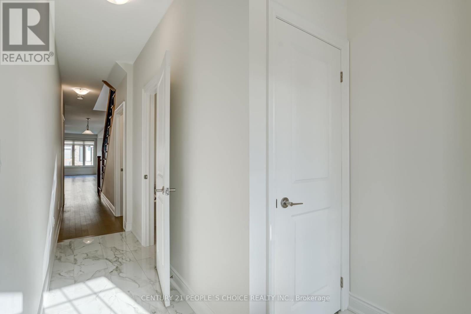 64 Montrose Boulevard, Bradford West Gwillimbury, Ontario  L3Z 4P3 - Photo 3 - N12573916