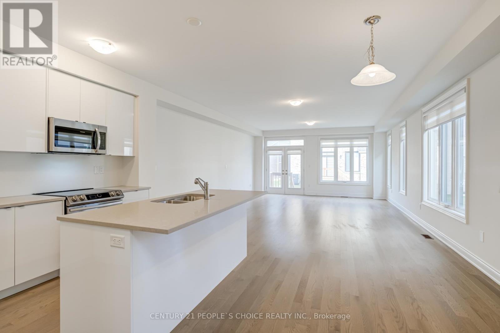 64 Montrose Boulevard, Bradford West Gwillimbury, Ontario  L3Z 4P3 - Photo 6 - N12573916