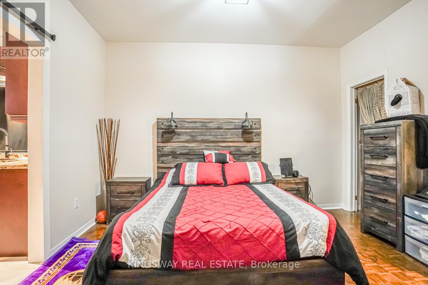 5969 Rayshaw Crescent, Mississauga, Ontario  L5M 2P1 - Photo 35 - W12577500