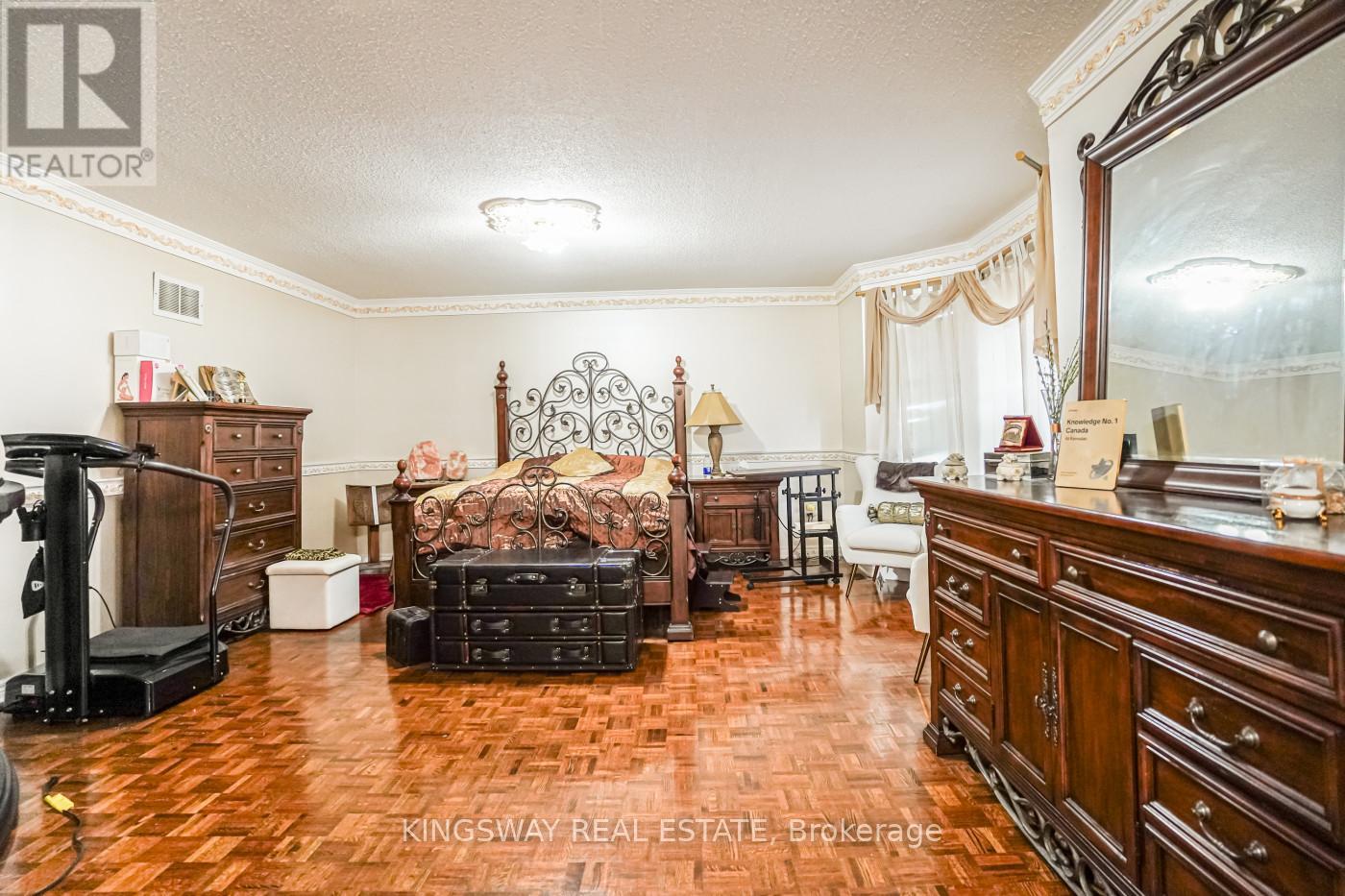 5969 Rayshaw Crescent, Mississauga, Ontario  L5M 2P1 - Photo 18 - W12577500