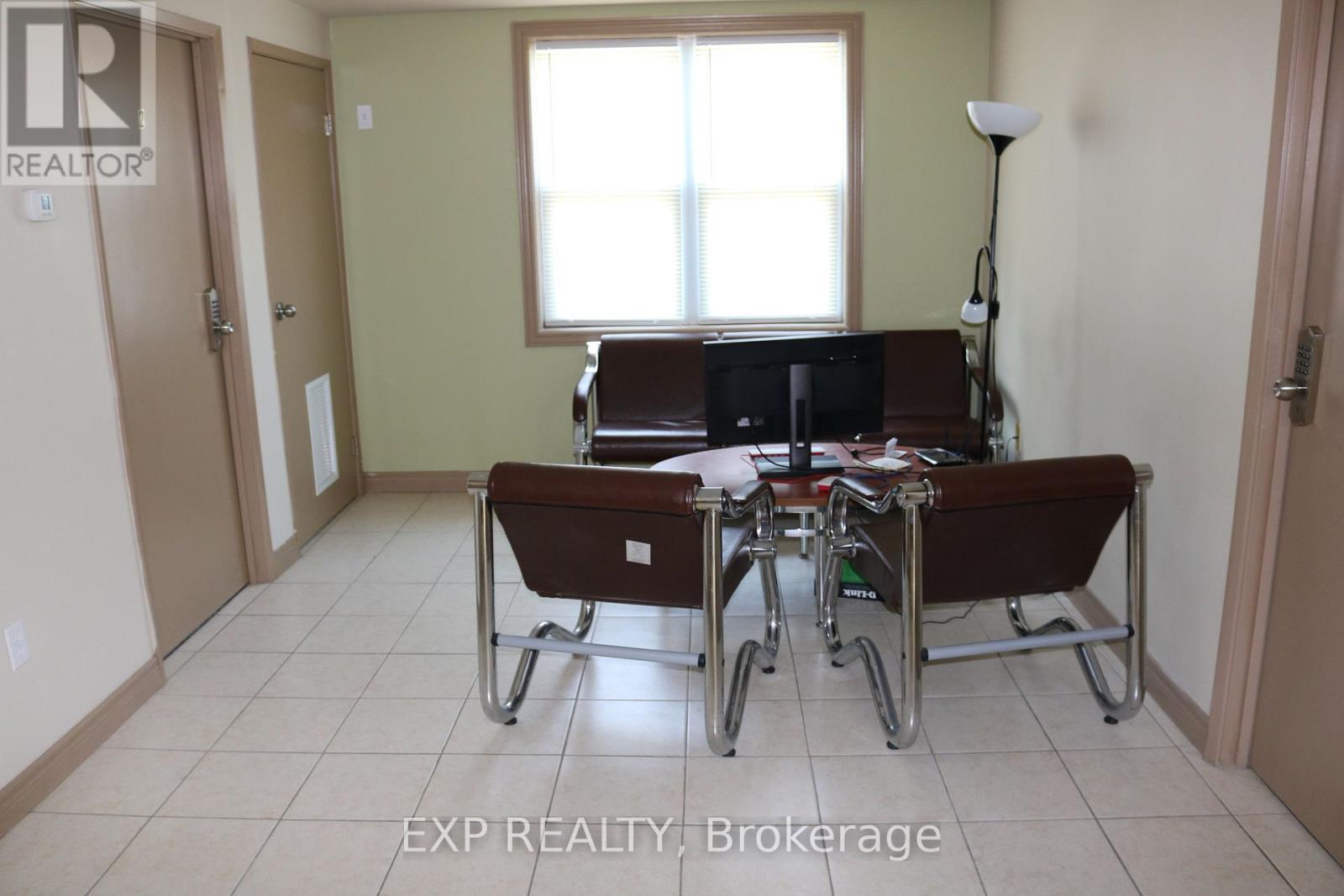 203 - 271 Lester Street, Waterloo, Ontario  N2L 3W6 - Photo 5 - X12126011