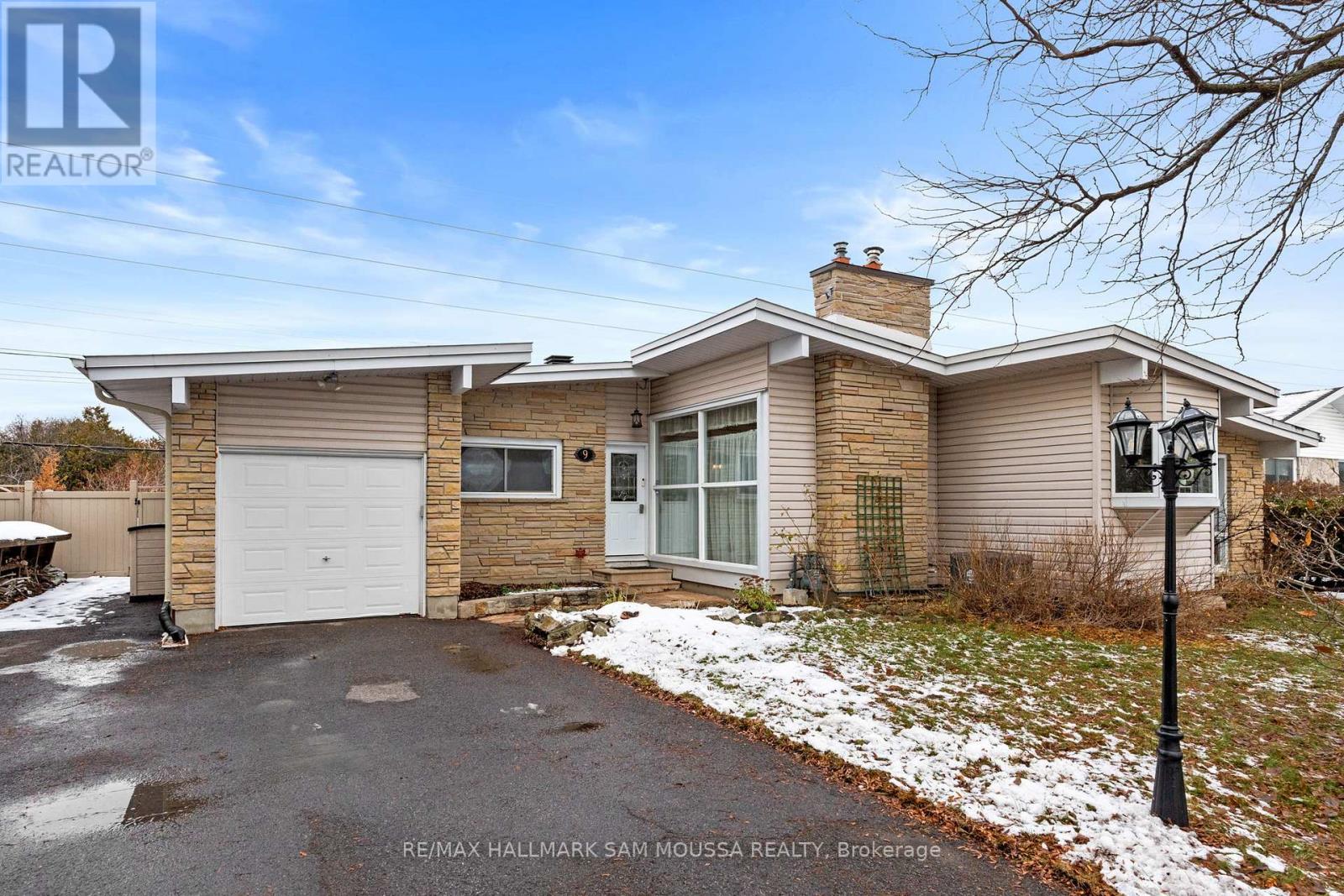 9 QUINPOOL CRESCENT, Ottawa, Ontario