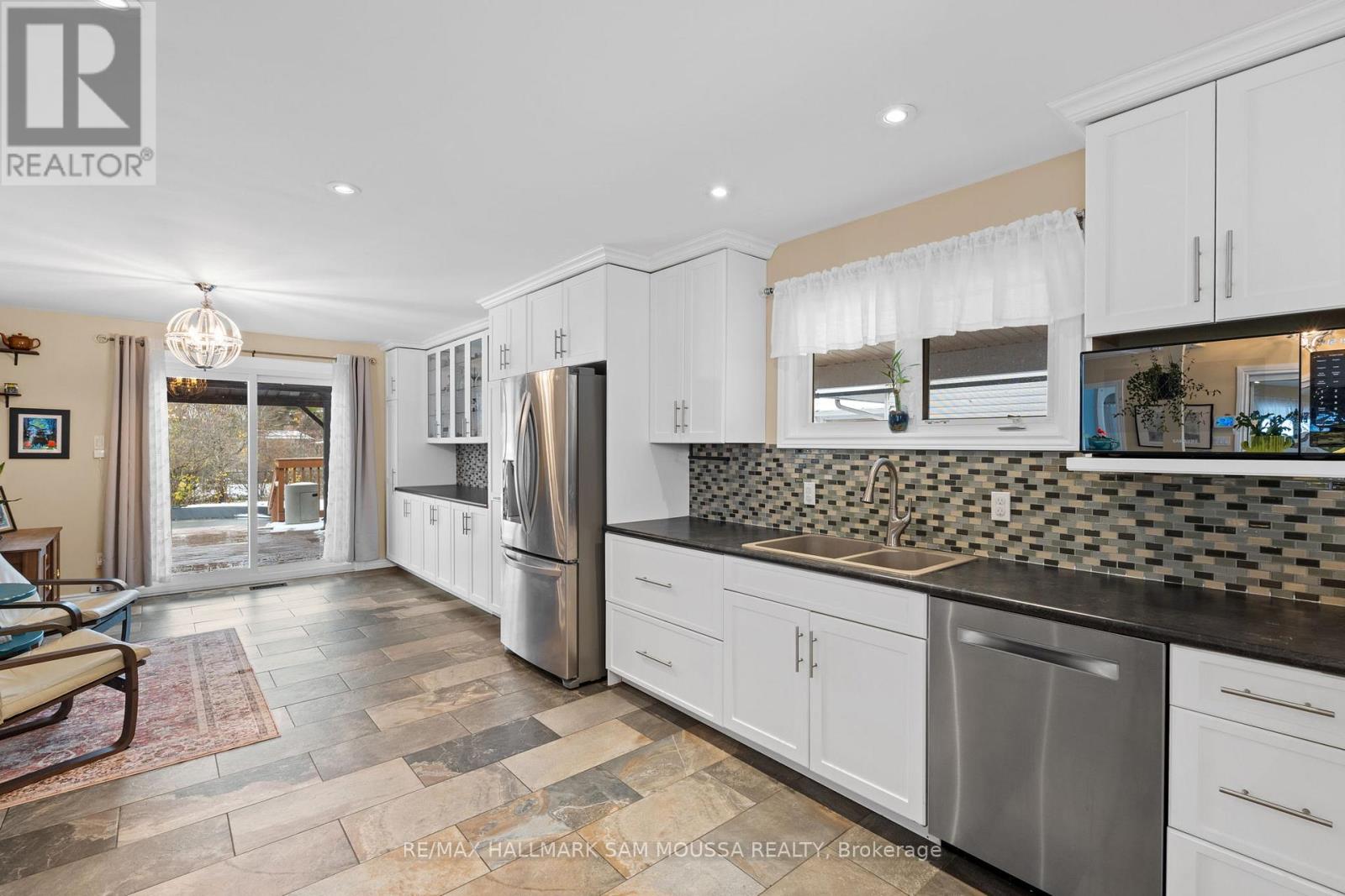 9 Quinpool Crescent, Ottawa, Ontario  K2H 6H9 - Photo 18 - X12578618