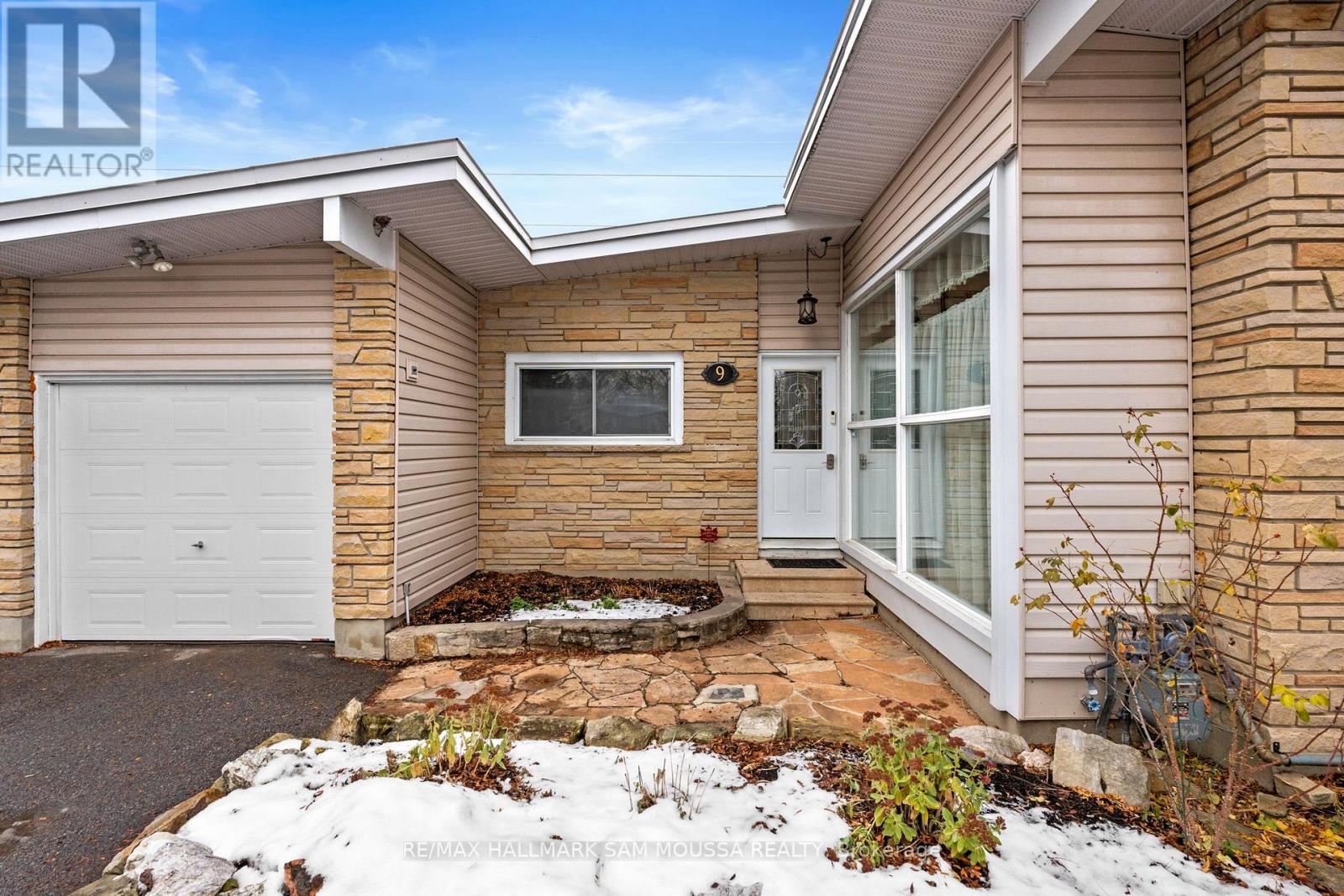 9 Quinpool Crescent, Ottawa, Ontario  K2H 6H9 - Photo 3 - X12578618