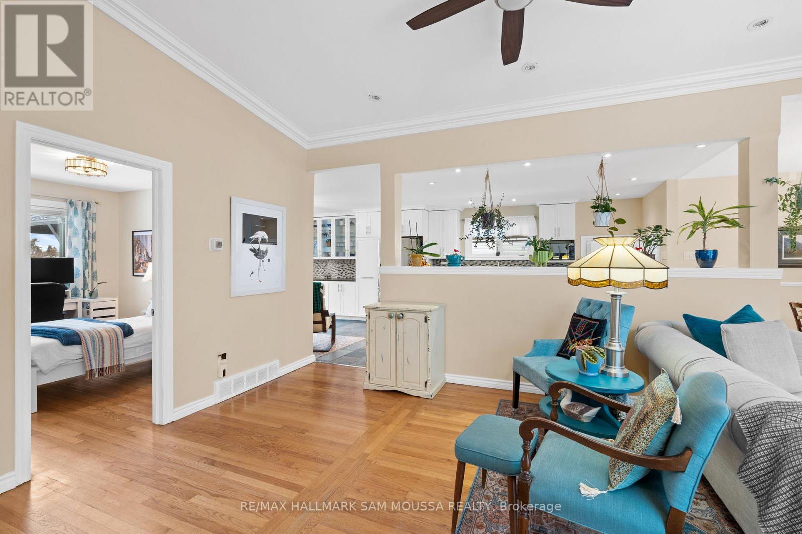 9 Quinpool Crescent, Ottawa, Ontario  K2H 6H9 - Photo 5 - X12578618