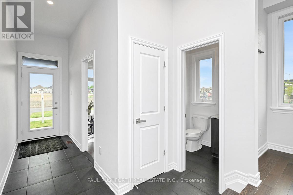 770 Cope Drive, Ottawa, Ontario  K2S 2P9 - Photo 3 - X12578654