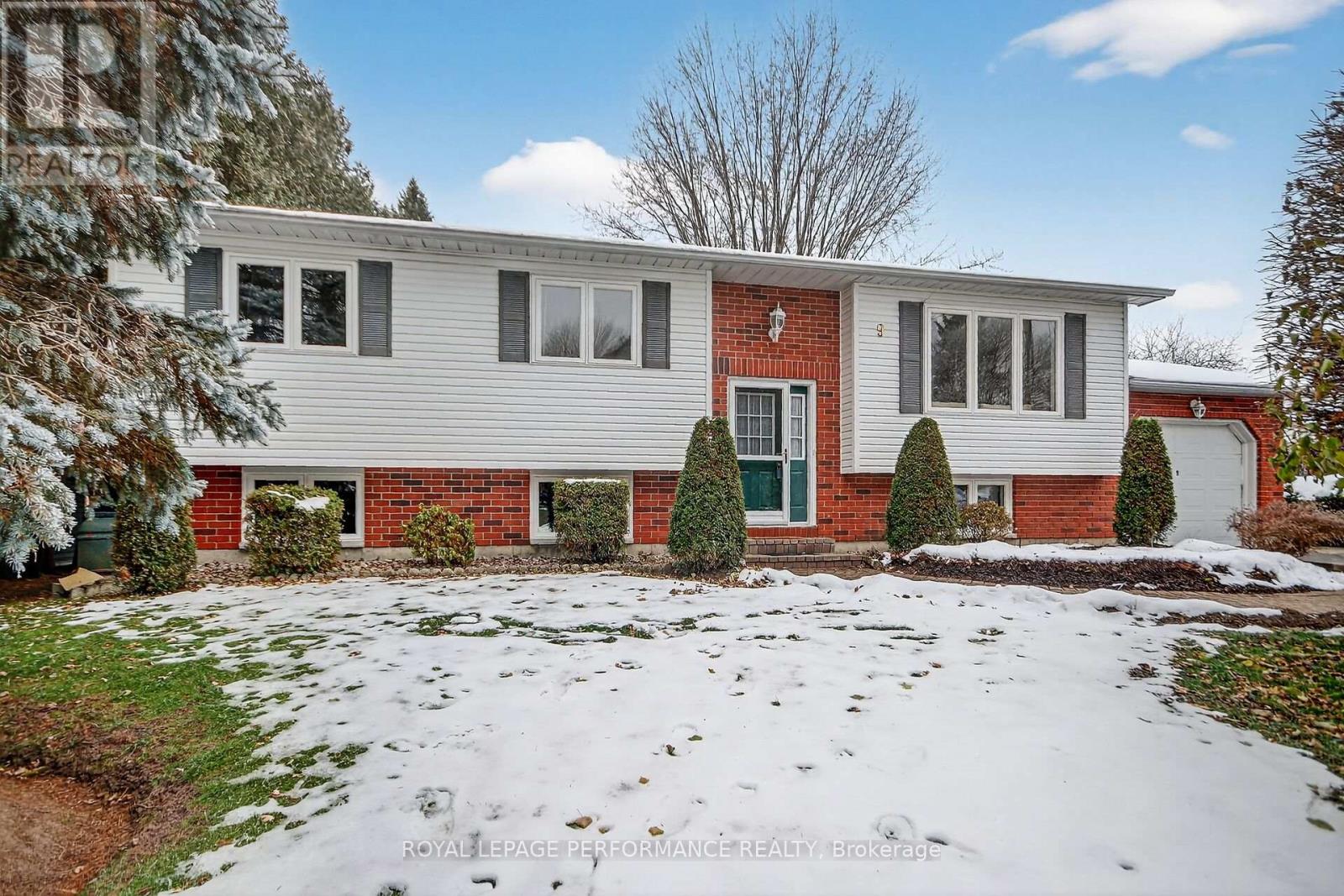 9 Eldon Street, Russell, Ontario  K4R 1C1 - Photo 1 - X12578700