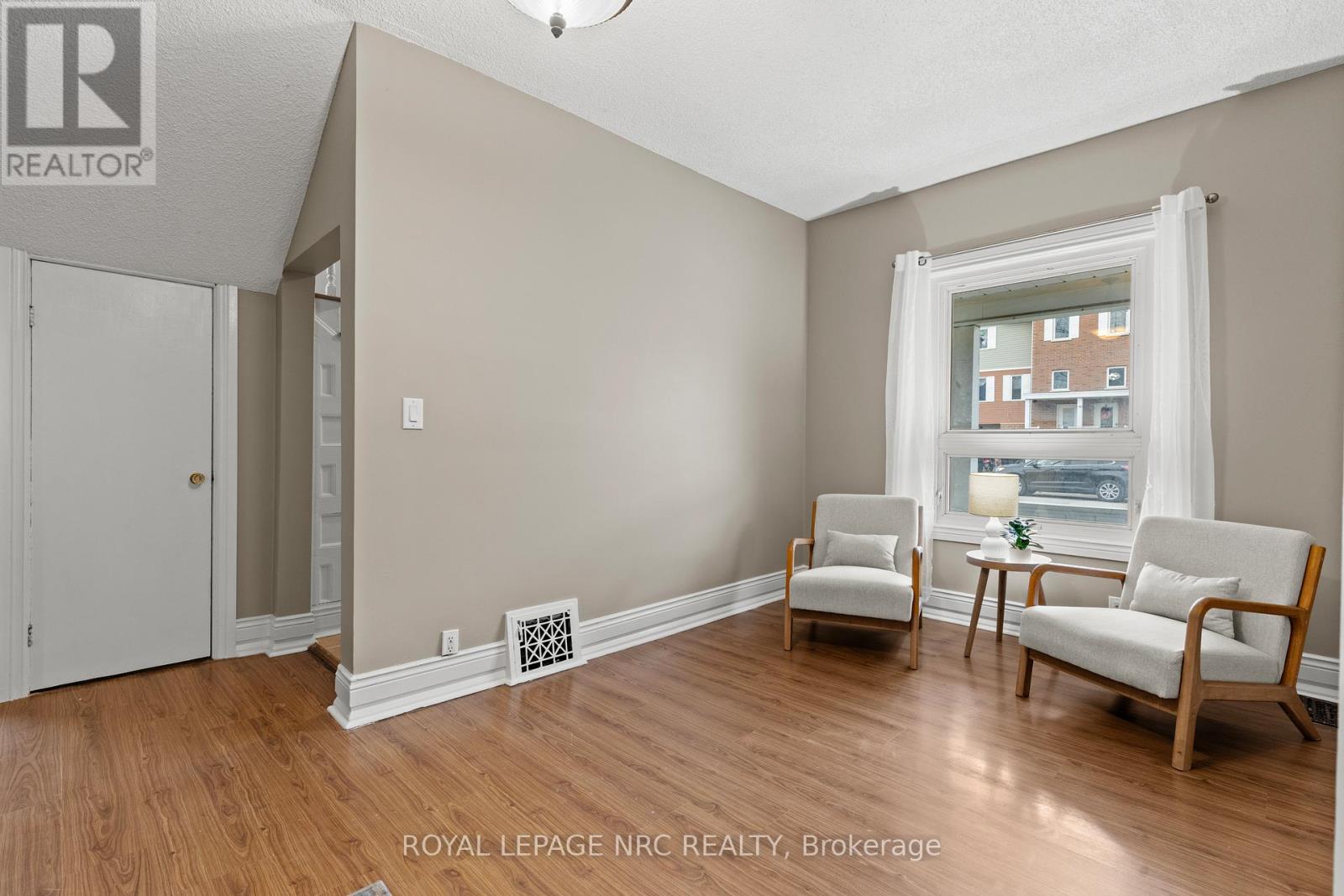 22 Denistoun Street, Welland, Ontario  L3C 1T9 - Photo 12 - X12578584