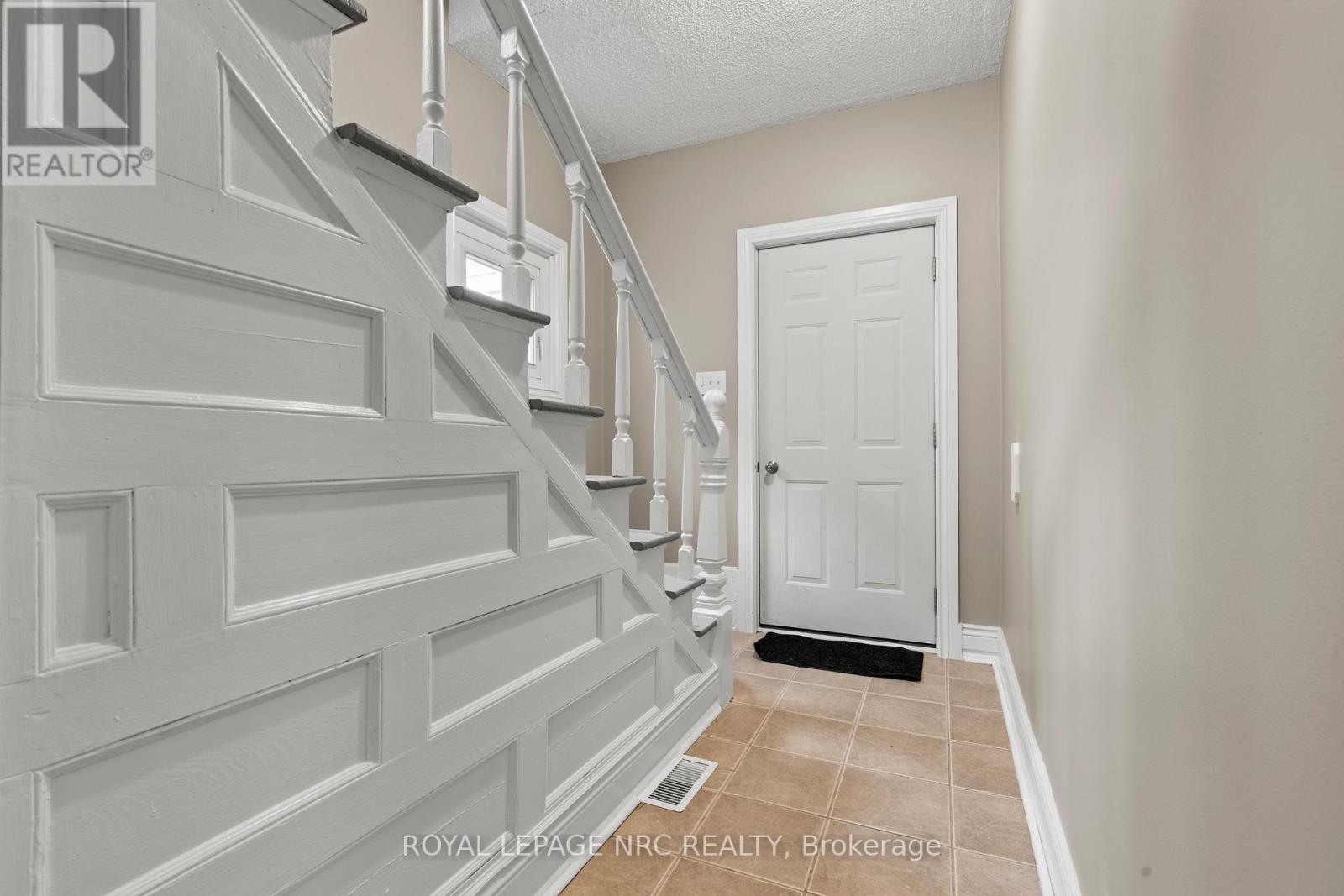 22 Denistoun Street, Welland, Ontario  L3C 1T9 - Photo 5 - X12578584