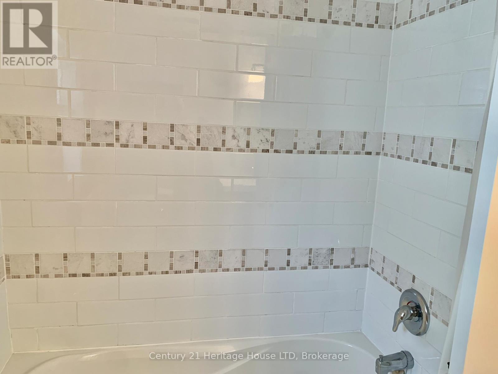 13 Knoll Street, Port Colborne, Ontario L3K 5A4 - Photo 21 - X12578714