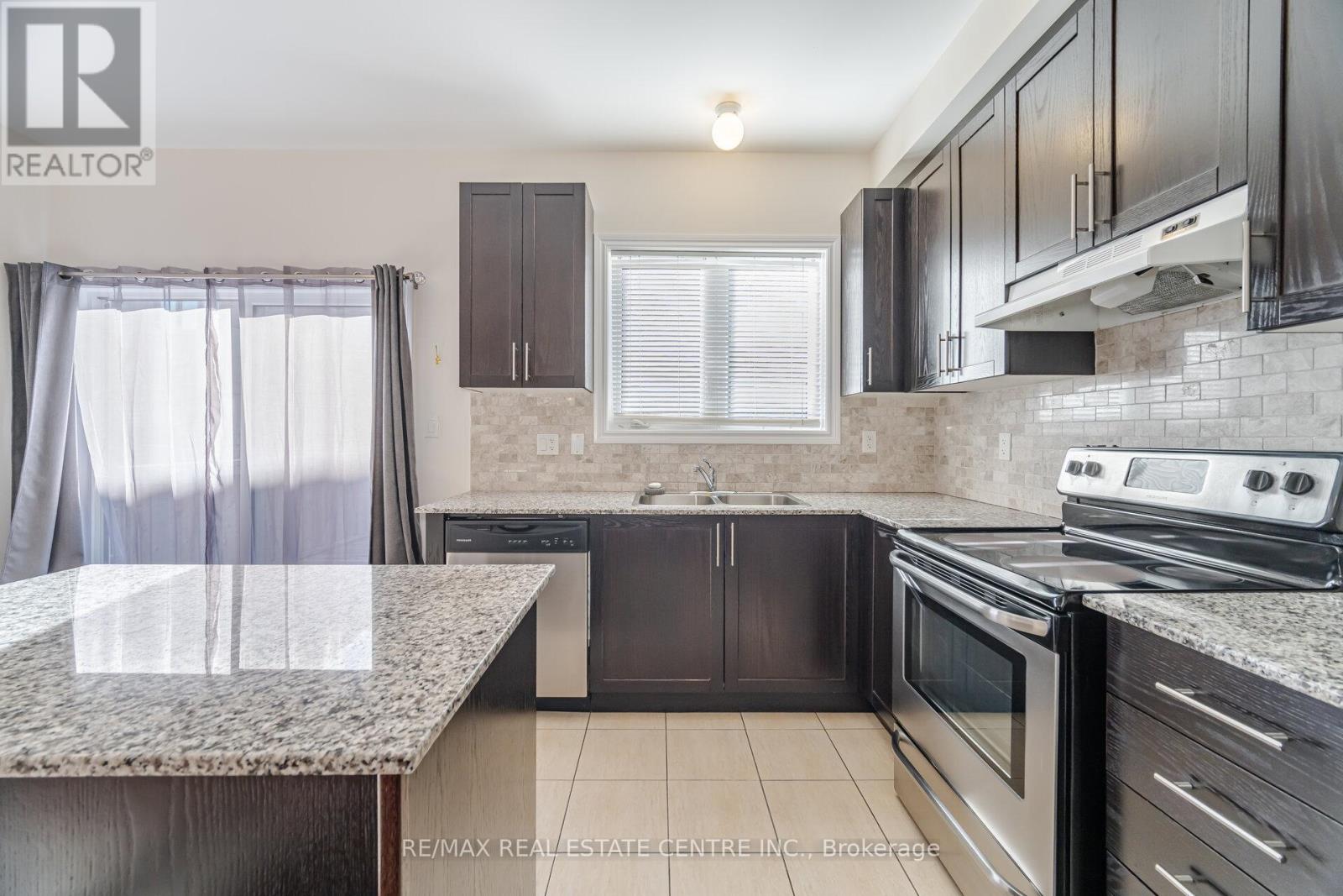 11 Yearly Street, Brampton, Ontario  L7A 4R9 - Photo 9 - W12578456