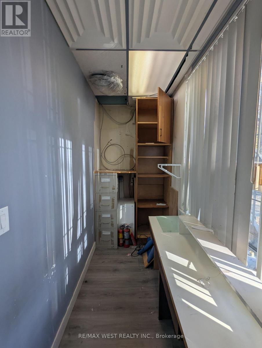 2 - 3267 Bloor Street W, Toronto, Ontario  M8X 1E2 - Photo 11 - W12578488