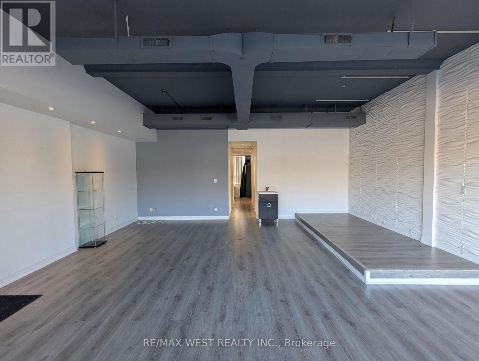 2 - 3267 Bloor Street W, Toronto, Ontario  M8X 1E2 - Photo 2 - W12578488