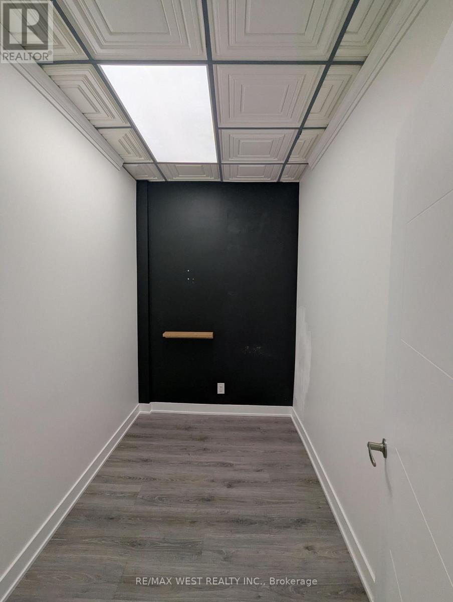 2 - 3267 Bloor Street W, Toronto, Ontario  M8X 1E2 - Photo 9 - W12578488