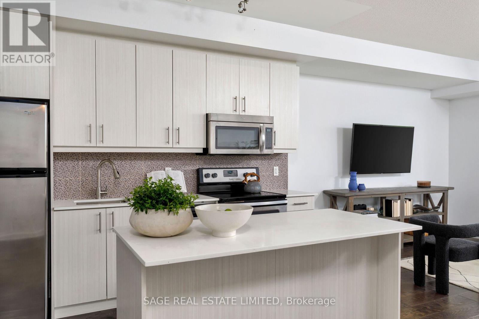 401 - 760 The Queensway, Toronto, Ontario  M8Z 0E1 - Photo 10 - W12578528