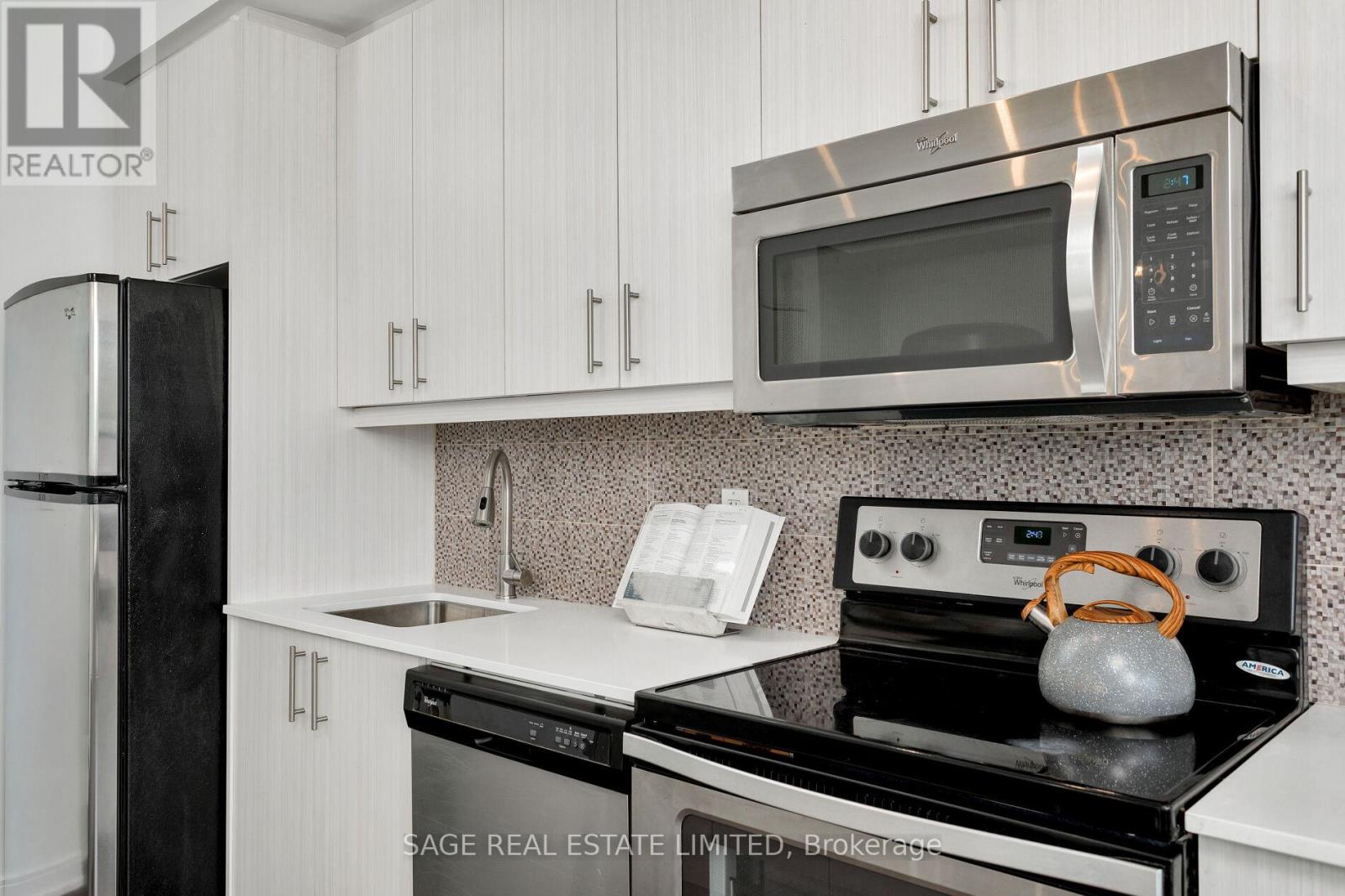 401 - 760 The Queensway, Toronto, Ontario  M8Z 0E1 - Photo 11 - W12578528