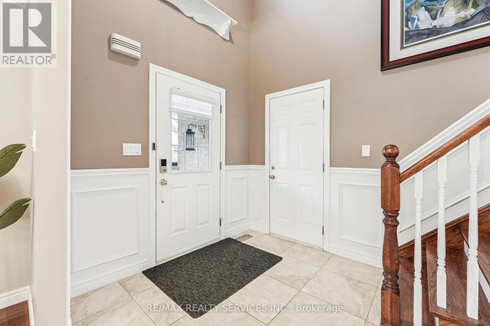 14 Mckinley Crescent, Caledon, Ontario  L7C 1G9 - Photo 5 - W12578536