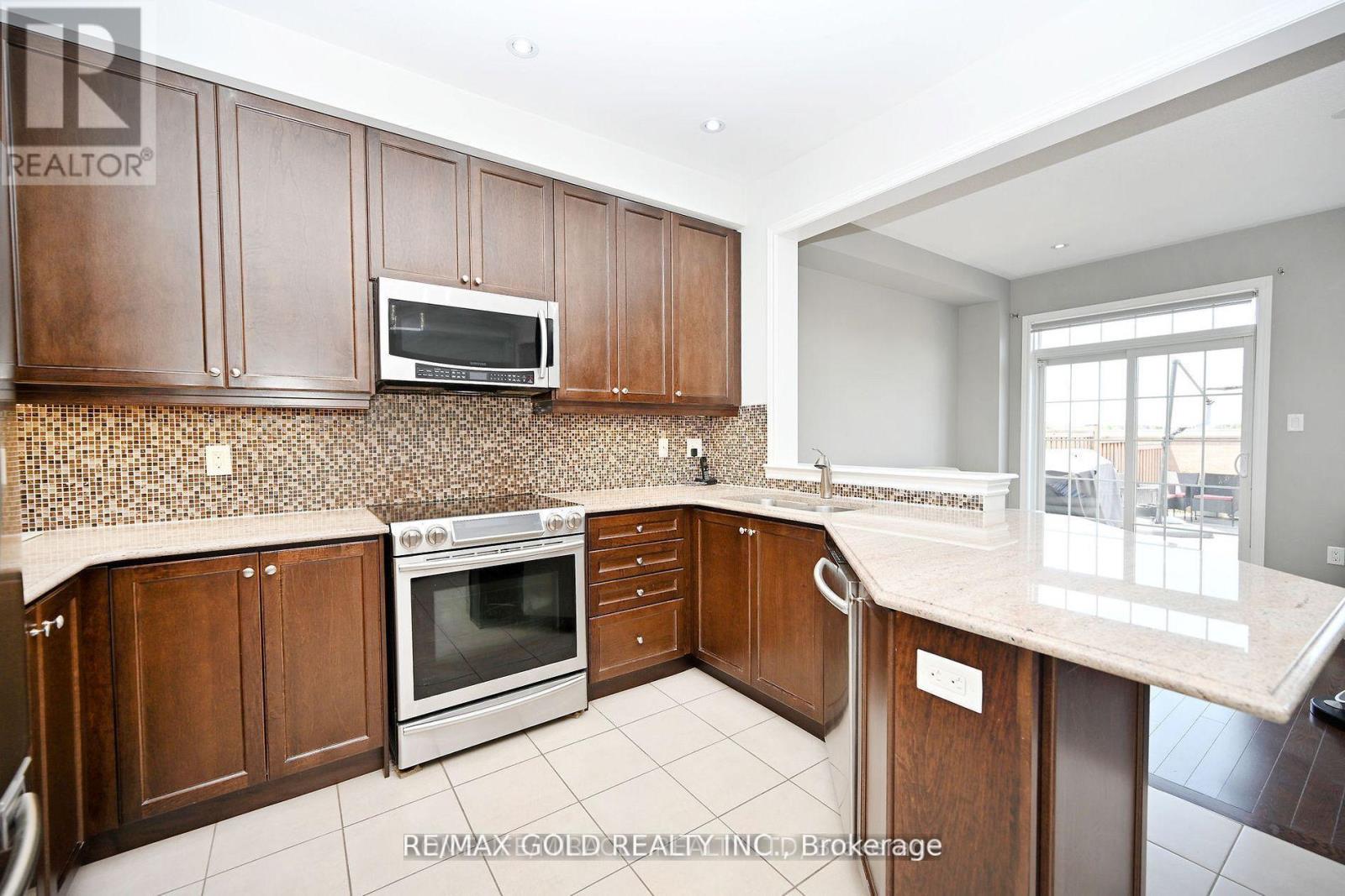 12 Coastline Drive, Brampton, Ontario  L6Y 0T5 - Photo 10 - W12578538