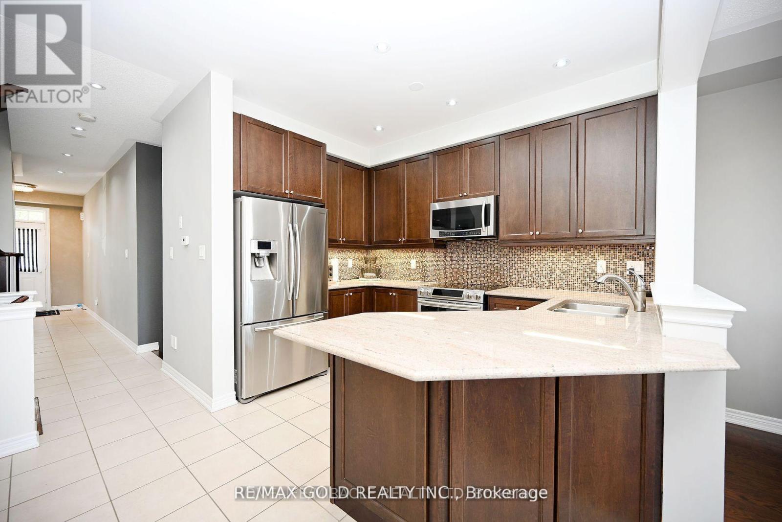 12 Coastline Drive, Brampton, Ontario  L6Y 0T5 - Photo 11 - W12578538