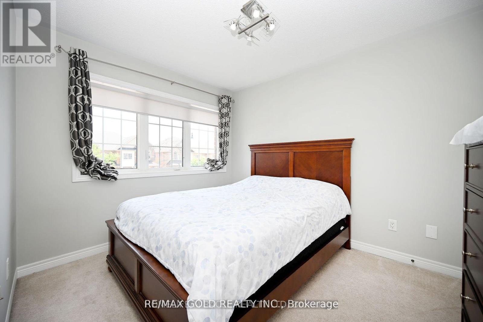 12 Coastline Drive, Brampton, Ontario  L6Y 0T5 - Photo 5 - W12578538