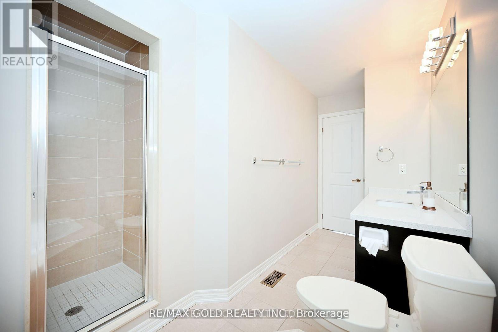 12 Coastline Drive, Brampton, Ontario  L6Y 0T5 - Photo 6 - W12578538