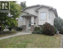 315 Lynx Crescent N Uplands