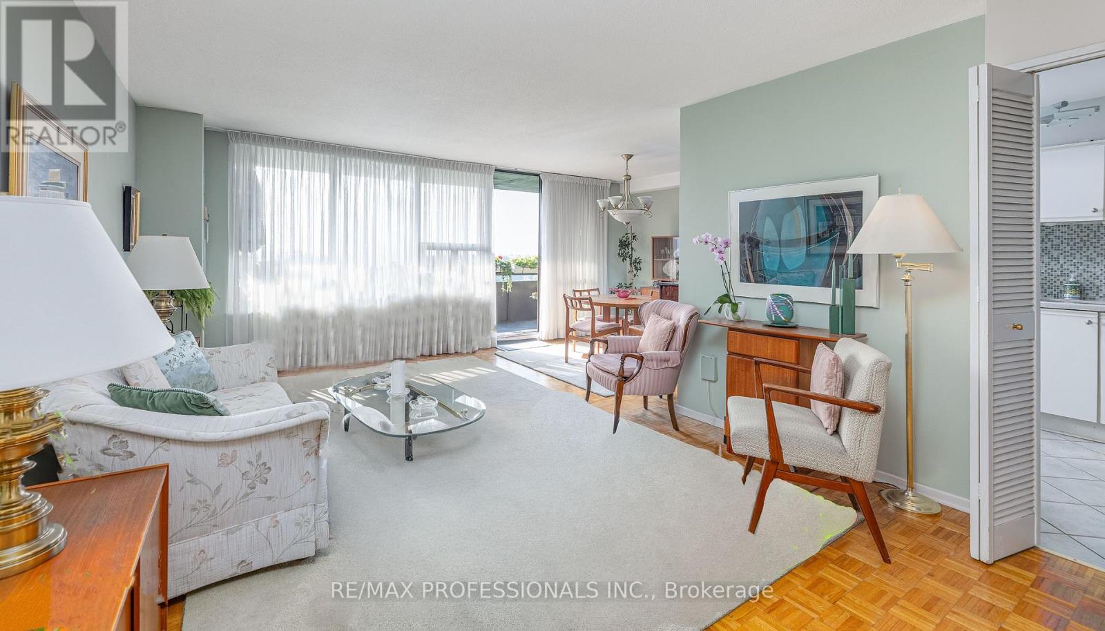 907 - 11 Wincott Drive, Toronto, Ontario  M9R 2R9 - Photo 3 - W12466692