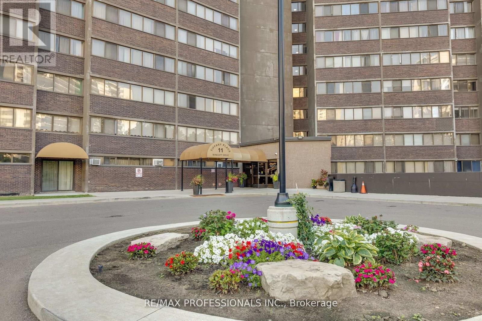 907 - 11 WINCOTT DRIVE, Toronto, Ontario