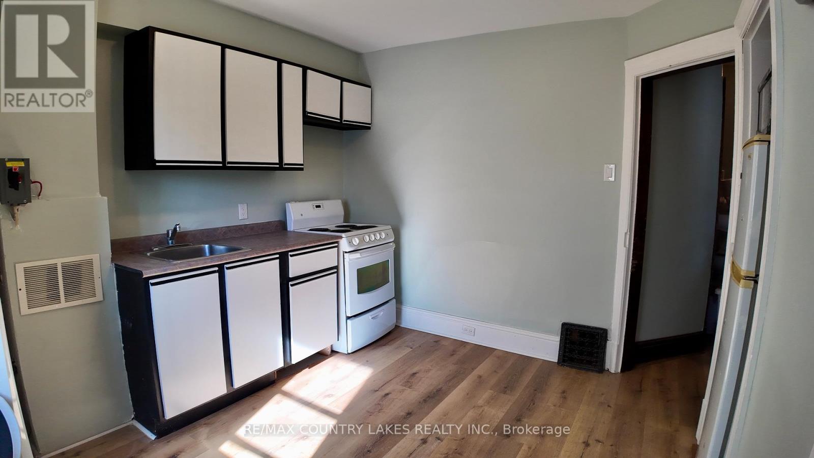 7 Melbourne Street E, Kawartha Lakes, Ontario  K9V 1X2 - Photo 12 - X12578474