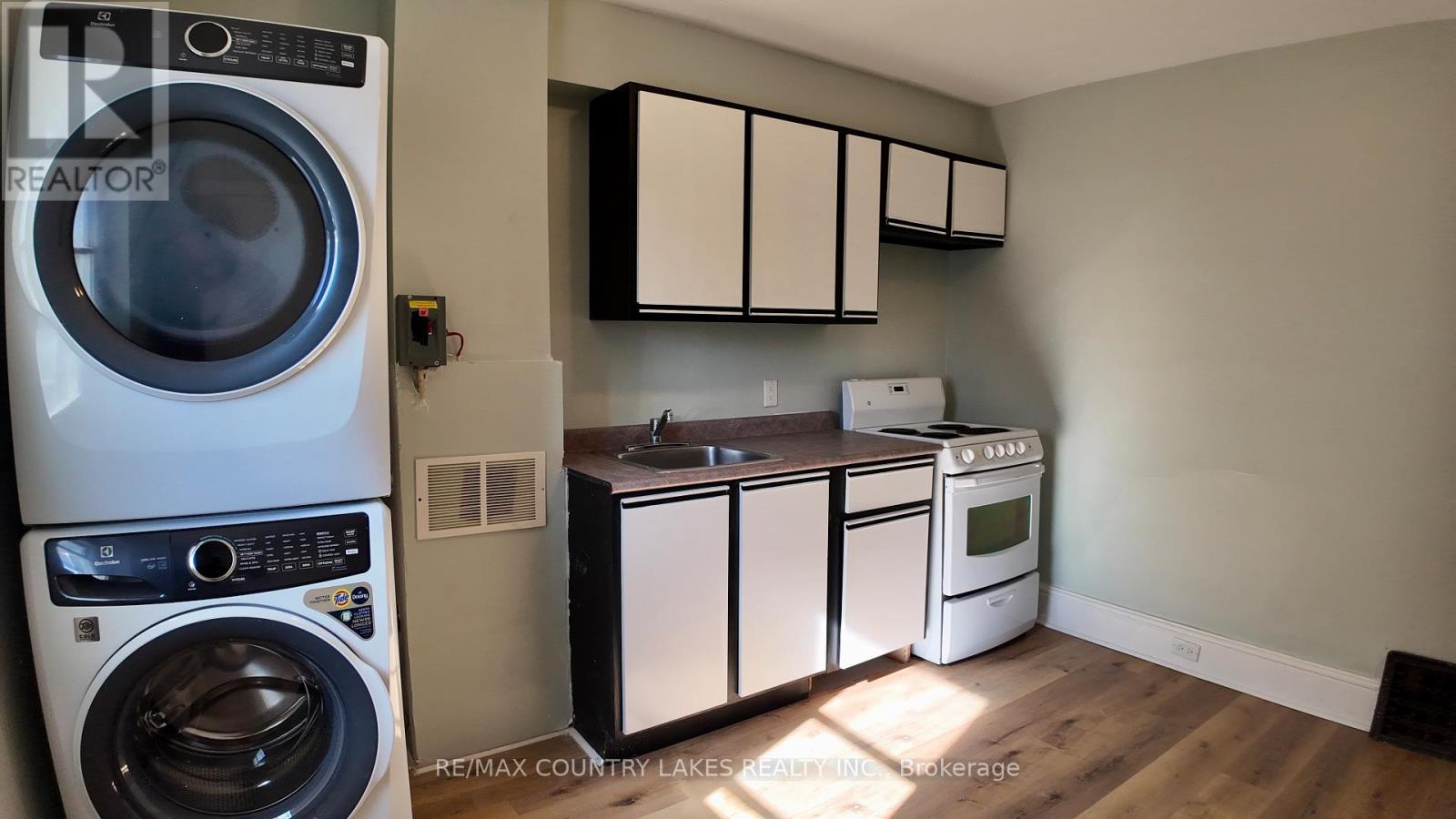 7 Melbourne Street E, Kawartha Lakes, Ontario  K9V 1X2 - Photo 13 - X12578474