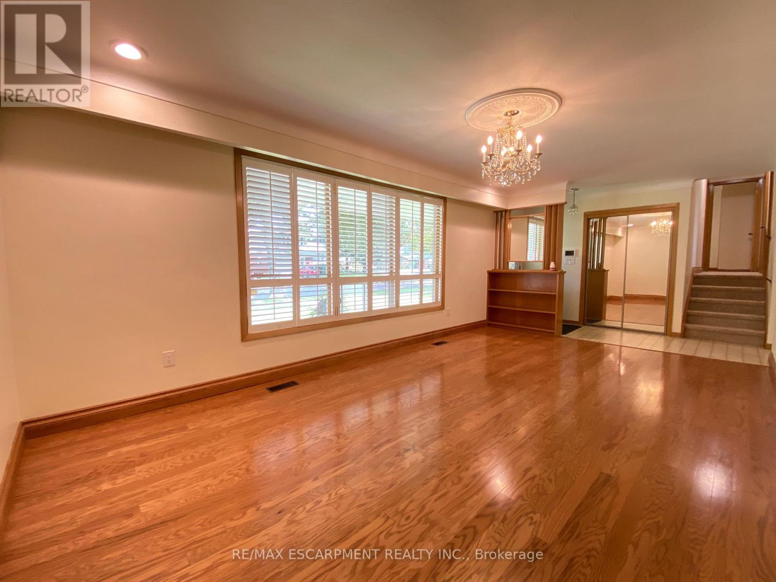 4327 Mitchell Avenue, Niagara Falls, Ontario  L2E 6R4 - Photo 6 - X12578548