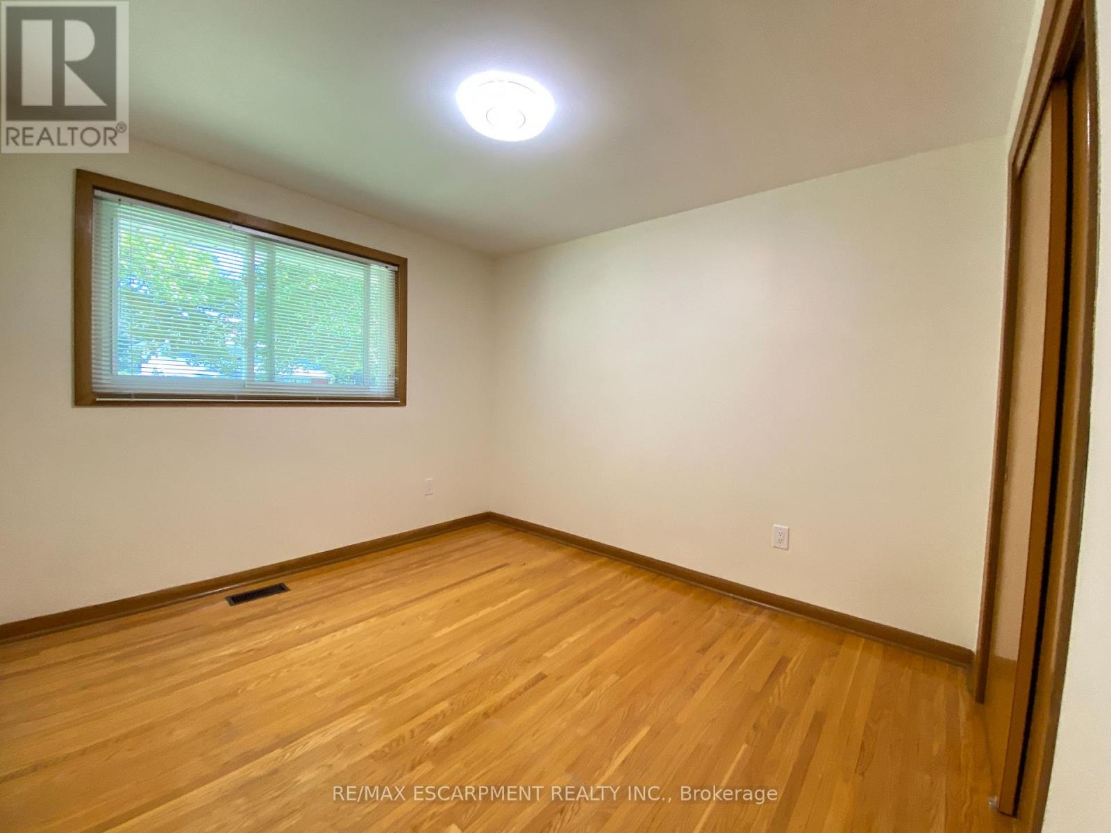 4327 Mitchell Avenue, Niagara Falls, Ontario  L2E 6R4 - Photo 7 - X12578548