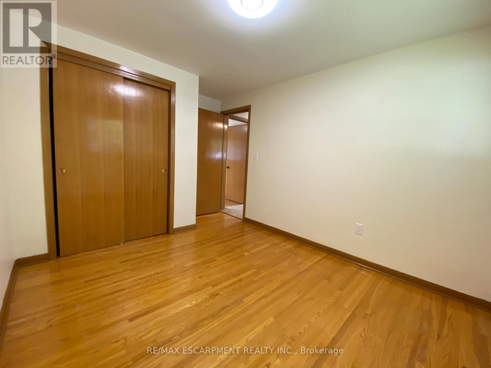 4327 Mitchell Avenue, Niagara Falls, Ontario  L2E 6R4 - Photo 8 - X12578548