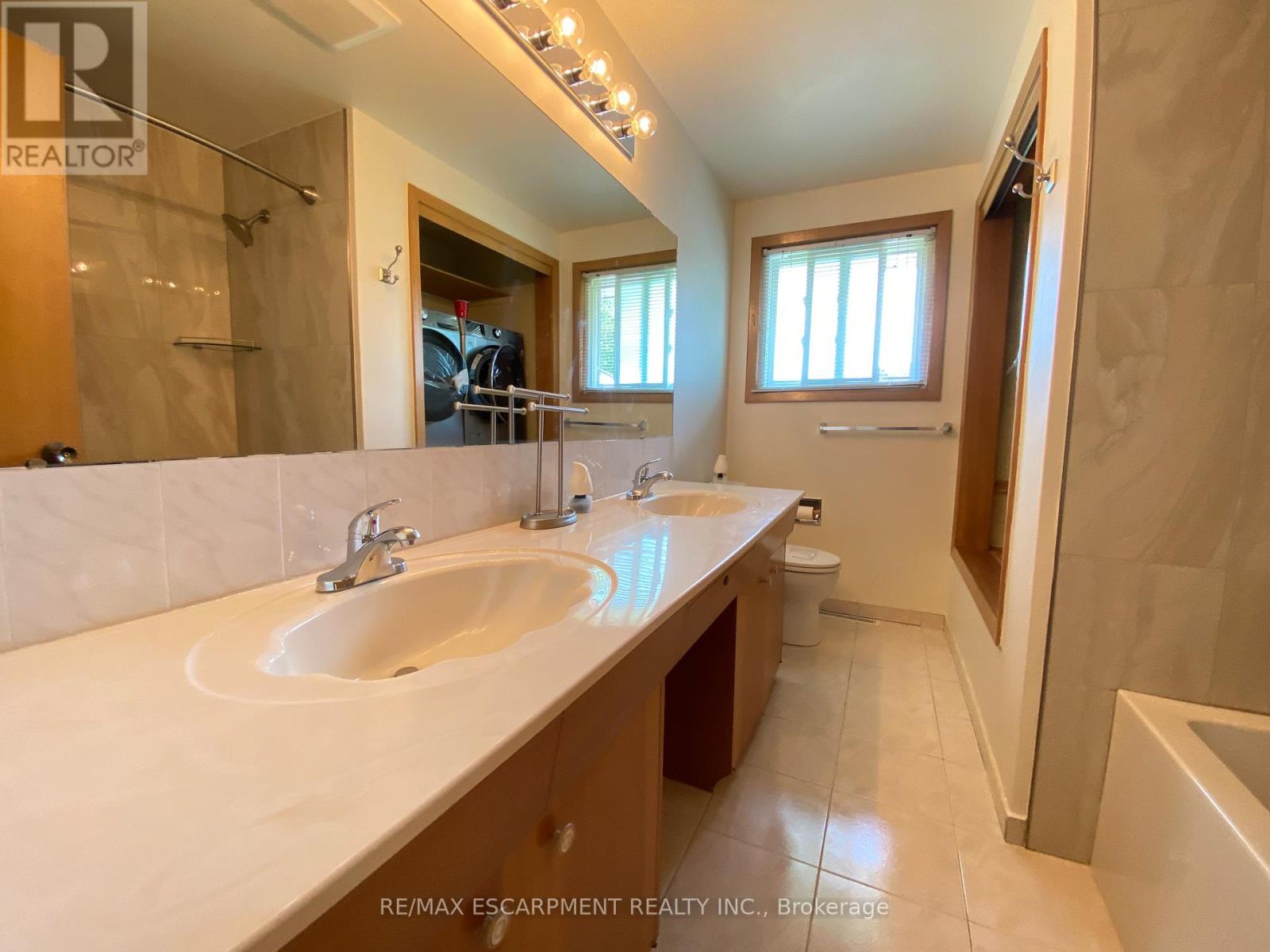 4327 Mitchell Avenue, Niagara Falls, Ontario  L2E 6R4 - Photo 9 - X12578548